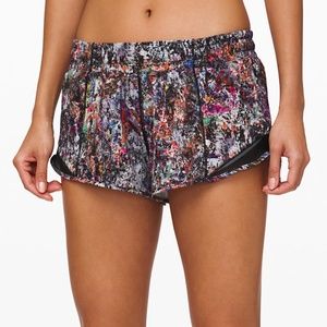 Lululemon Hotty Hot Short II  2.5"